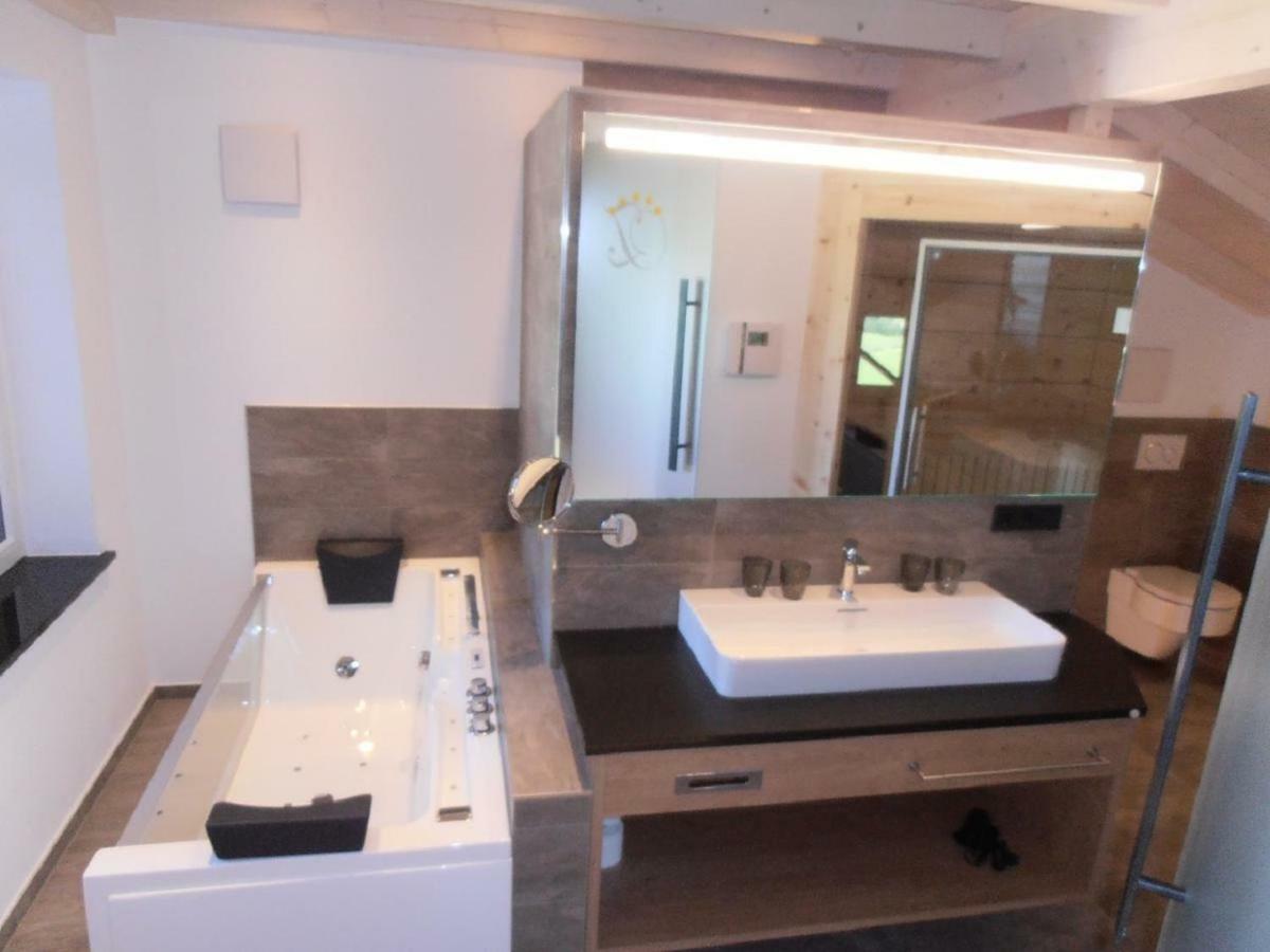 Wellness Ferienwohnungen Zellertalblick 드라흐젤스리에트 외부 사진